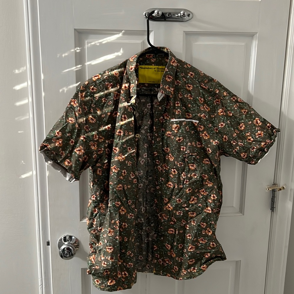 Descendent of Thieves XL Floral Button Down Short Sleeve